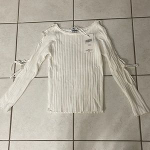 Adorable white light sweater with cut out tie arms sizeM/L